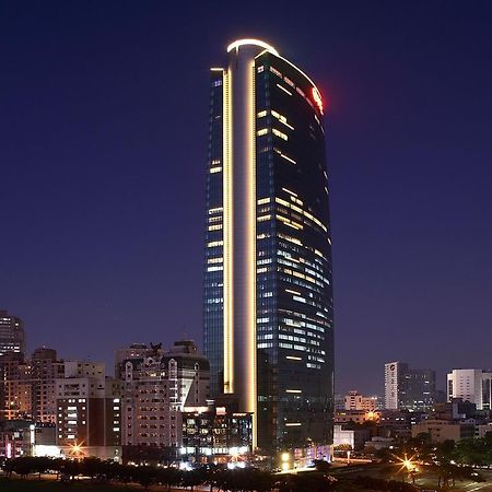 The Landis Taichung Hotel Kültér fotó The hotel at night