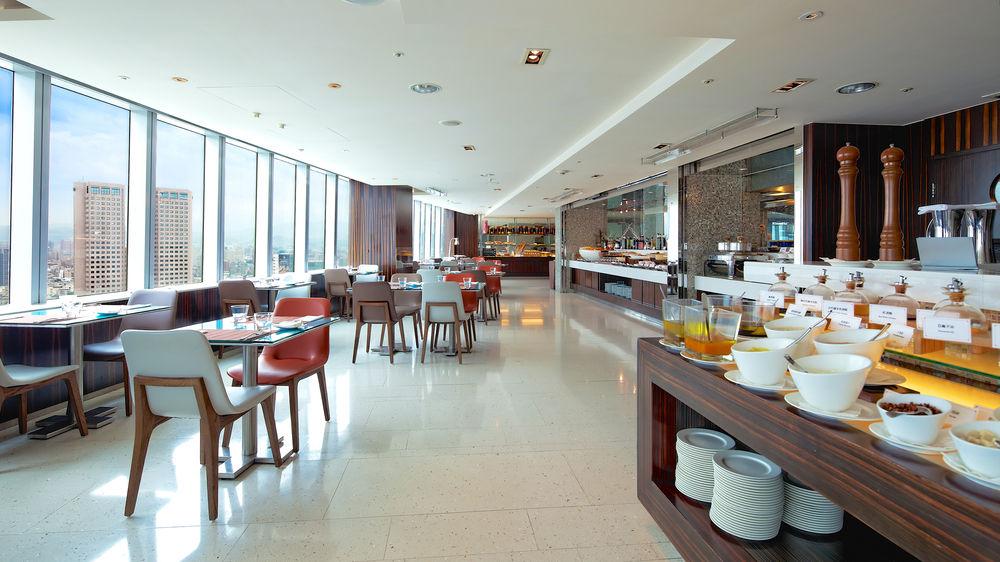 The Landis Taichung Hotel Kültér fotó The Club Lounge at KLIA