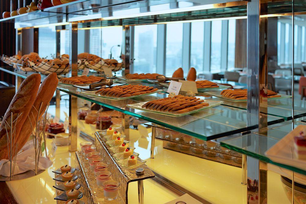 The Landis Taichung Hotel Kültér fotó A pastry display