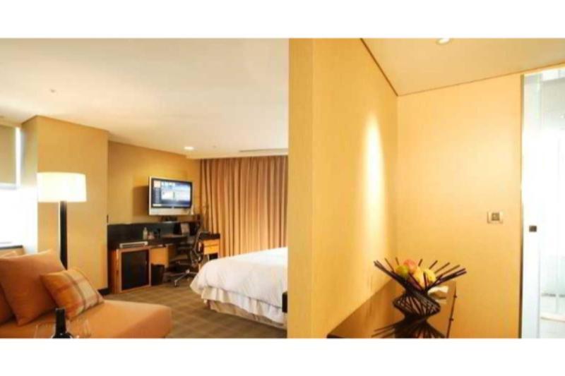 The Landis Taichung Hotel Kültér fotó A room at the hotel